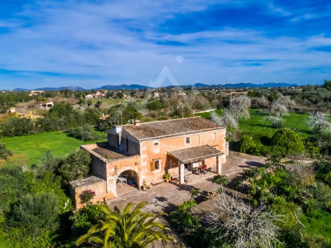 Classic finca in a wonderful hilly location between Manacor and Porto Cristo