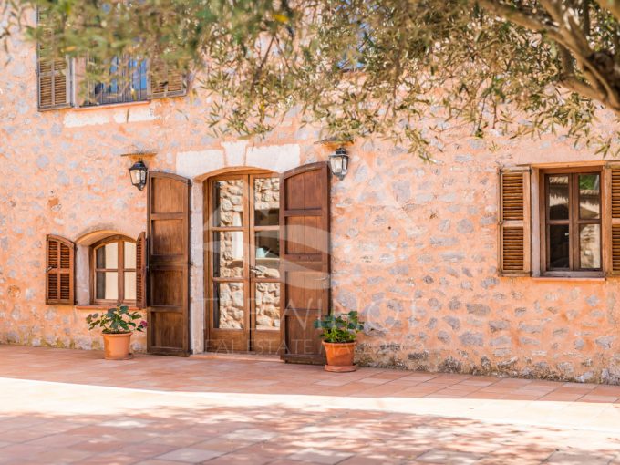 Charming village house in Sant Llorenç